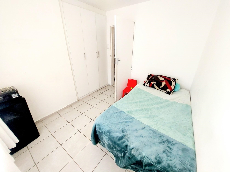 2 Bedroom Property for Sale in Oakglen Western Cape
